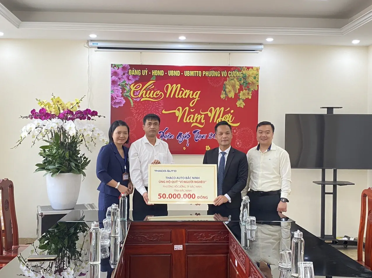 THACO AUTO BẮC NINH TIẾP TỤC ĐỒNG HÀNH CÙNG QUỸ "VÌ NGƯỜI NGHÈO" NĂM 2024